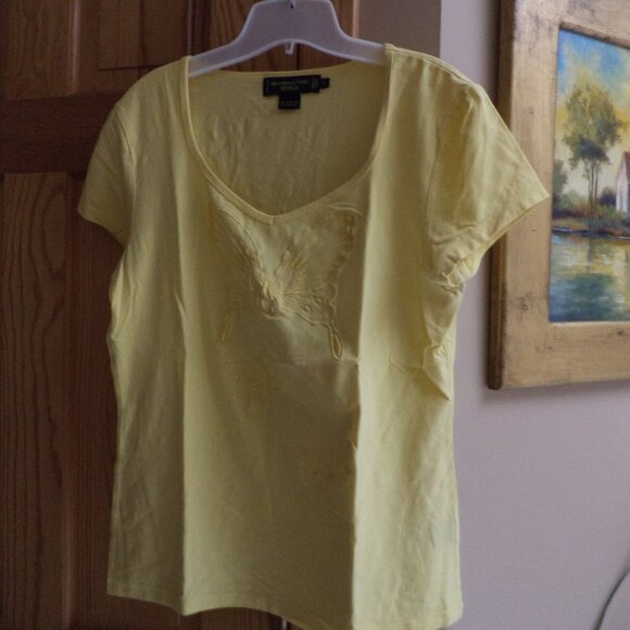 SHANGHAI TANG T-SHIRT ~ Round Neck ~ Yellow with Embroidered Butterfly ~ XL - Picture 1 of 7